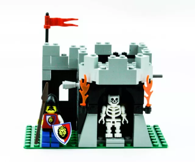 Lego 6036 Royal Knights Skeleton Surprise