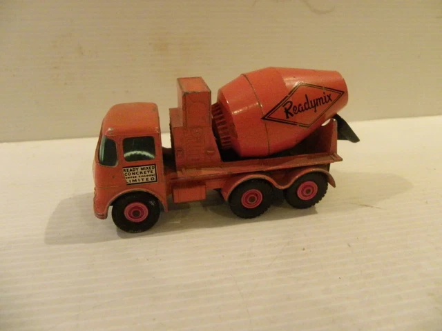 MATCHBOX series LESNEY Lot de 13 vehicules divers , made in England