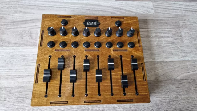 USB MIDI Controller 8 faders 8 Buttons 8 knobs programmable cc & pc DAW wooden
