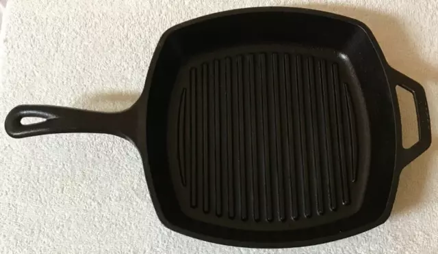 LODGE CAST IRON 10.5" Square Griddle Pan Skillet Grill Ribs 8SGP USA Seasoned