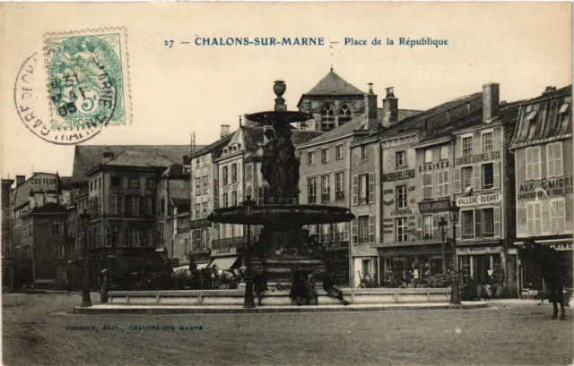 CPA CHALONS-sur-MARNE - Place de la Republique (742650)