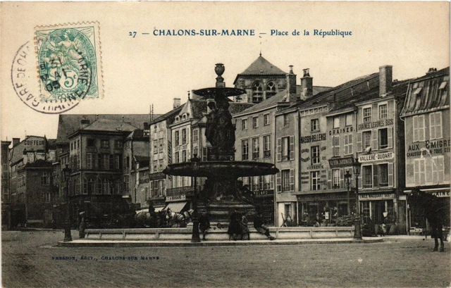 CPA CHALONS-sur-MARNE - Place de la Republique (742650)