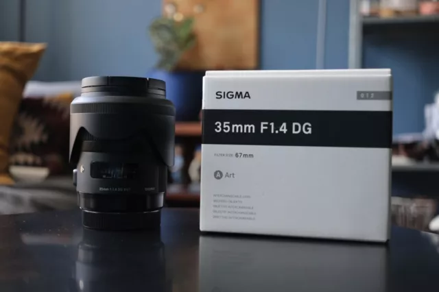 Sigma DG 35mm f/1.4 HSM Art Lens (Great Condition)