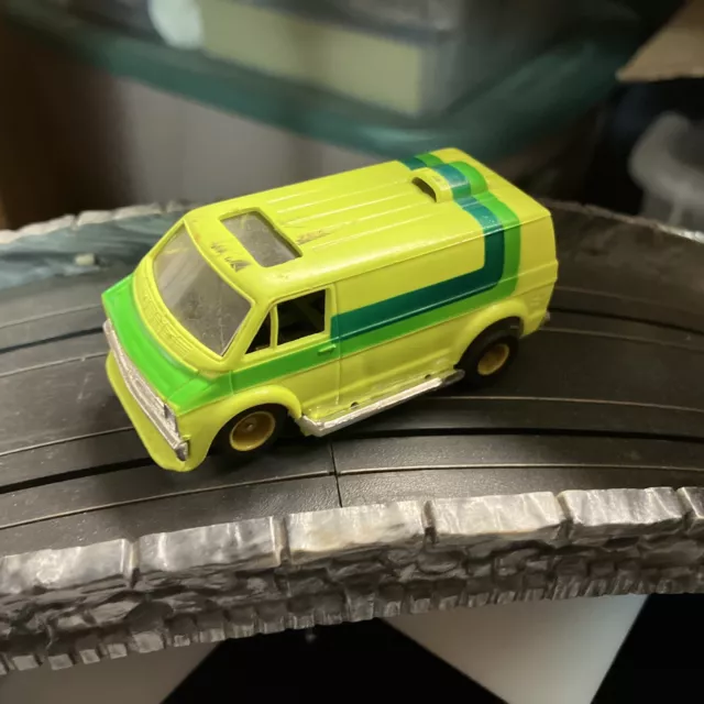 Tyco Slot Car HO Superglow Dodge Van Neon Yellow Curve Hugger Motor Tested