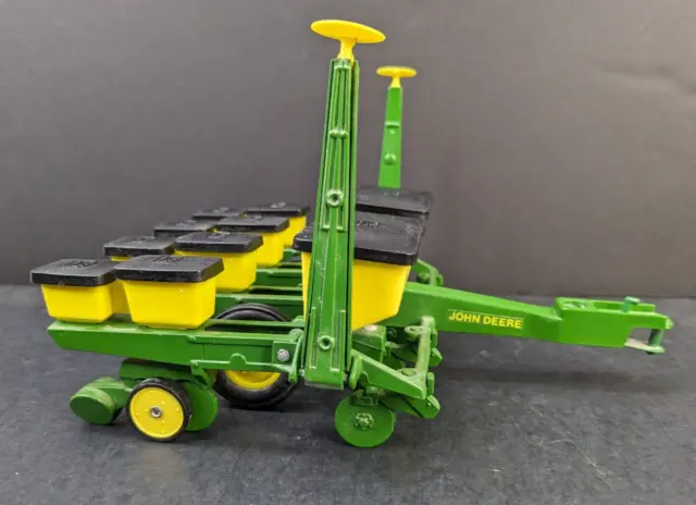 Ertl John Deere 4 Row Corn Planter 509-8411