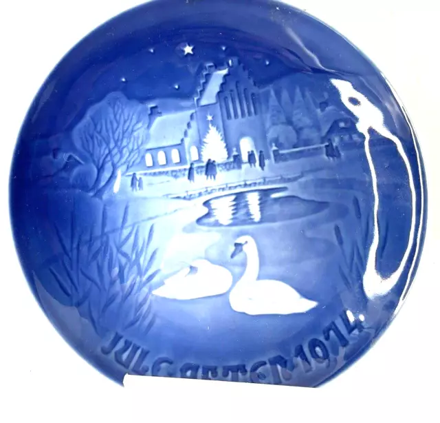 Royal Copenhagen  Village Swans Blue Plate Christmas Collectors Jule After 1974