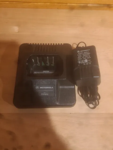 Motorola Htn9702A  Radio Charger