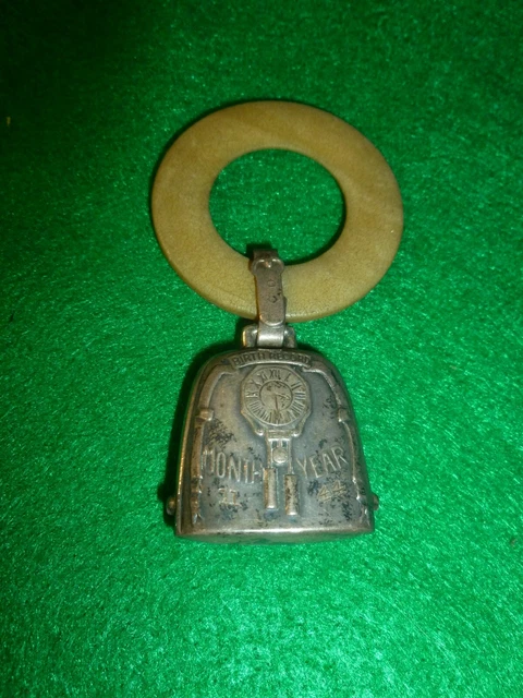 Antiguo disco de nacimiento de bebé de plata esterlina 1944 WEB campana de sonajero de colección
