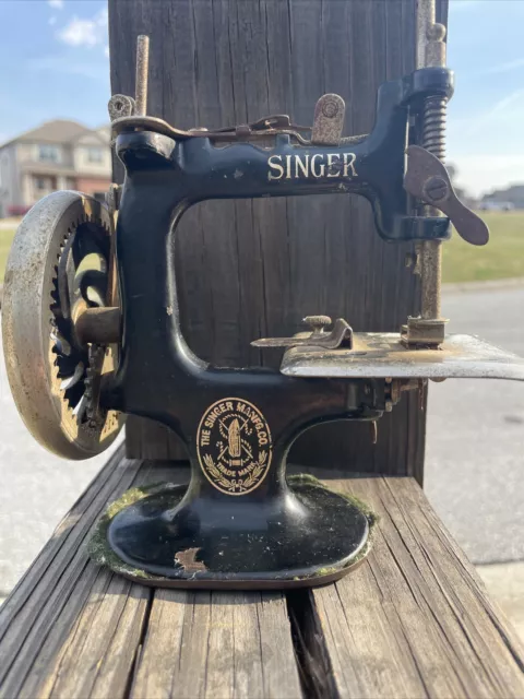 Antique Singer Sewing Machine Child Mini Black Metal Vintage Hand Crank Toy