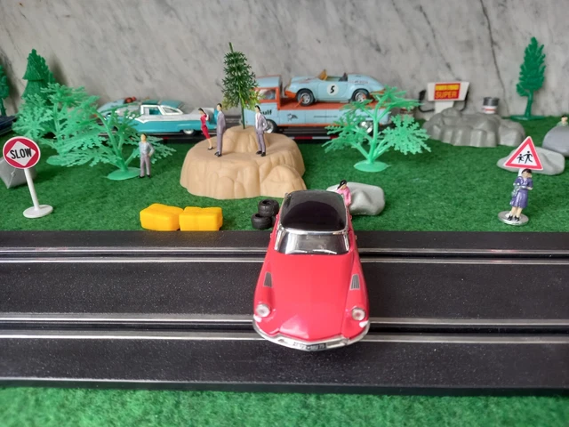 CITROËN DS motorisée pour circuit de voitures électrique JOUEF et autres en 1/43