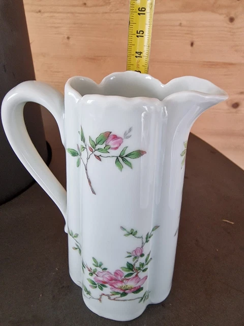 Pot à Lait En Porcelaine De Limoges Blanc à Motif Floral Et Dorure - Vintage