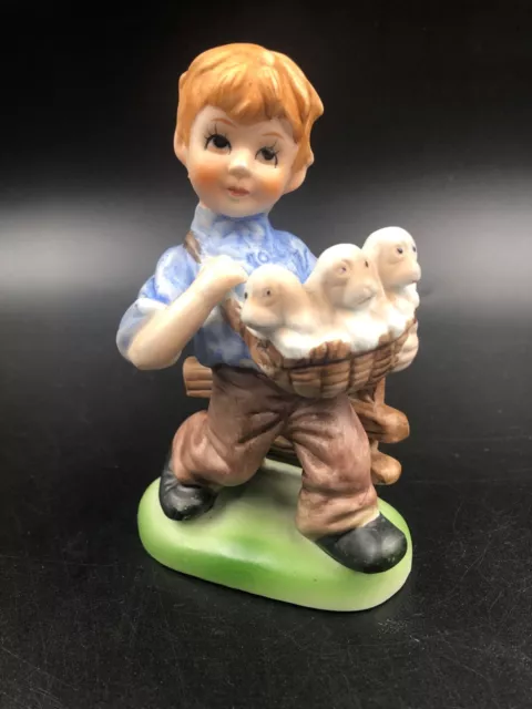 Statua Statuetta Figurine  Ragazzo Con Cestino Dei Cagnolini Porcellana Biscuit