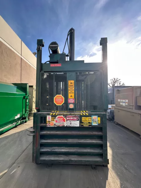 V-6030 HD Vertical Baler (Green)