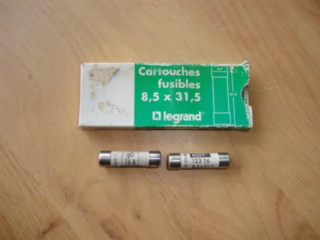 Cartouches fusibles LEGRAND (16A ampères) 8,5 x 31,5mm Type gG (à l'unité)