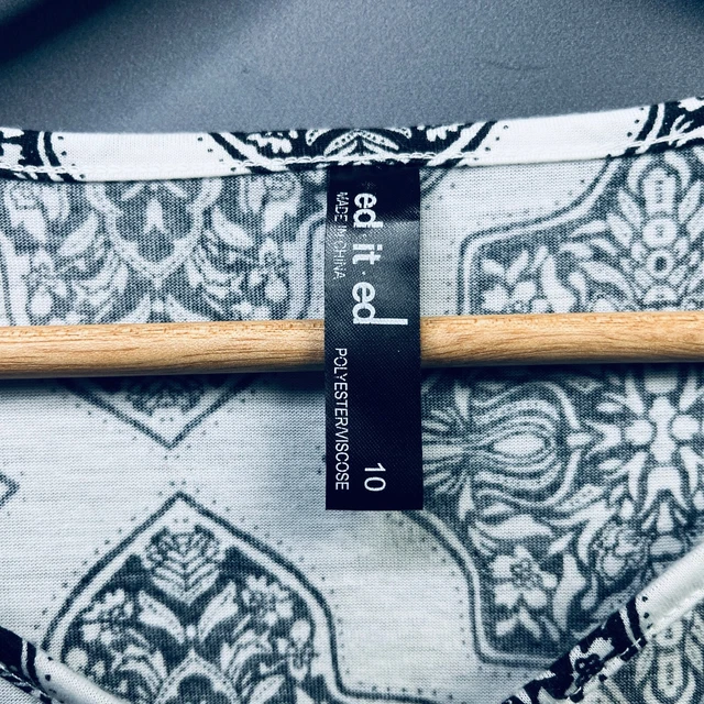 EDITED SHIRT WOMEN Size 10 Black White Short Sleeve V Neck Soft Top