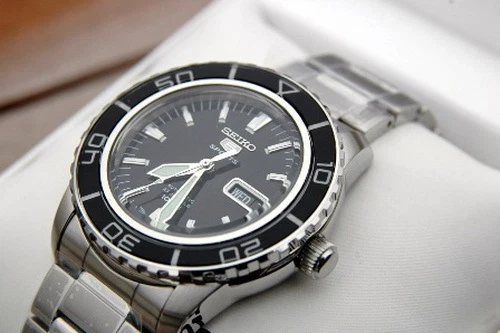 Seiko 5 Sports Men's Automatic Divers Men's Watch SNZH55K1