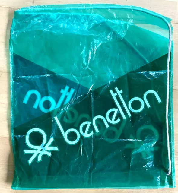 Plastiktüte mit Kordel Benetton