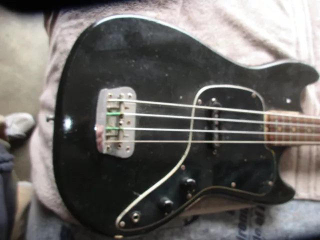 fender musicmaster bass guitar