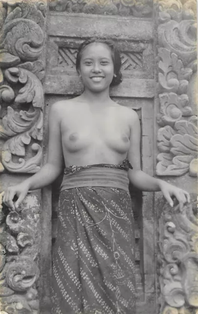 Photographie Carte Nu Indonesie Bali Jeune Fille Souriante Seins Nus 50-60