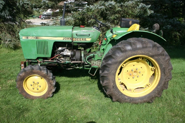 John Deere 950 Compact Utility Tractor 4WD 8/2 Speeds Yanmar 3 cyl 31 HP 12V