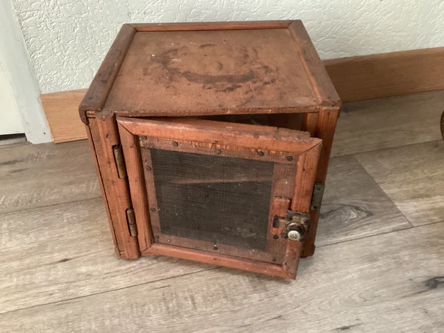 Garde-manger ancien en bois et grillage - Vintage - Décoration