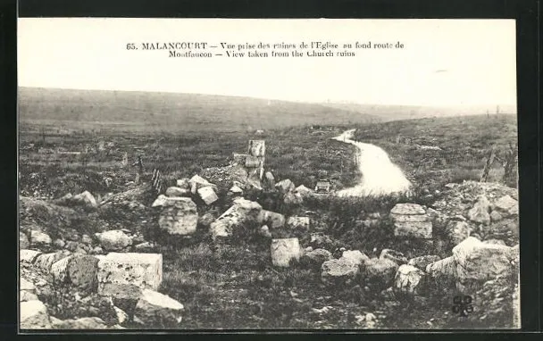CPA Malancourt, Vue prise des ruines de l´Eglise au fond route de Montfaucon