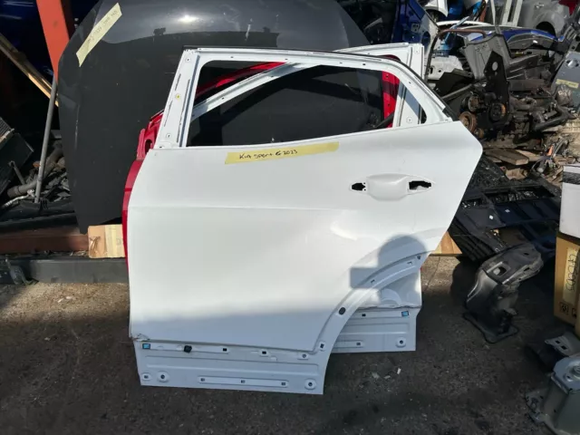 Kia Sportage 22-23 NS Passenger Side Rear Door White * DAMAGED *