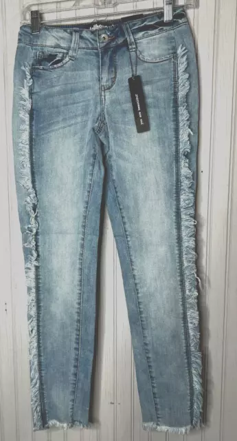 Dollhouse Womens JEANS 3 Light Denim Frayed Feature Pockets Stretch Unique NEW