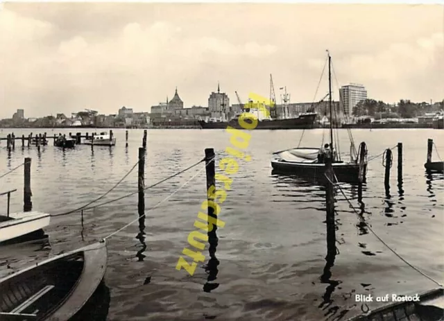 Rostock AK Bootsanlegeplatz Blick auf die Stadt DDR um 1960 Ansichtskarte