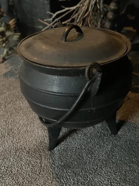 Antique WITCH CAULDRON Gypsy Witchcraft Occult Pot Great Legs!  Bale and Lid!