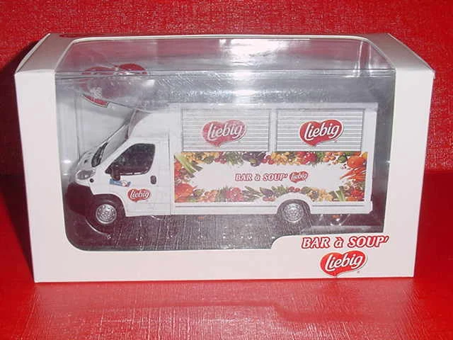 Camion Iveco New Daily Bleu Métallisé – Eligor 1/43 – Collection
