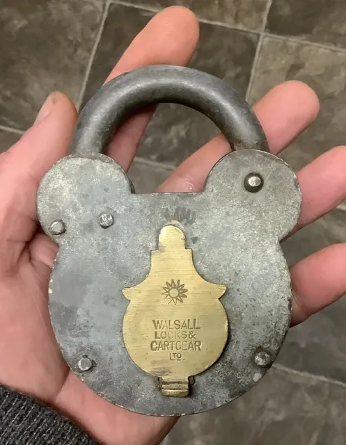 Vintage WALLSALL LOCKS & CARTGEAR LTD~  BR(M) Padlock with 2 Working keys .