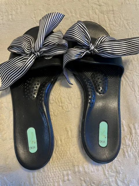 okabashi womens sandals OKA B Size small 5-6  Madison slide black stripe bows￼
