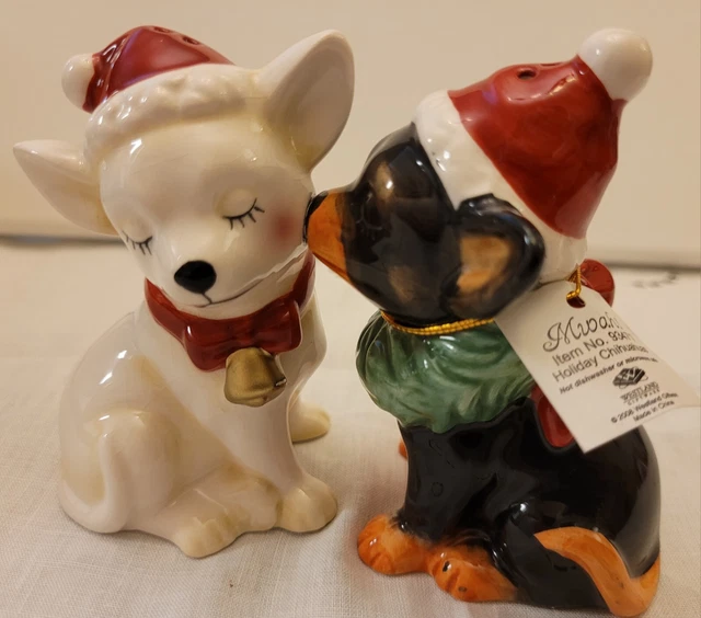 Chihuahua  S&P Magnetic New in Box  1 White 1 Black Kiss on cheek Westland