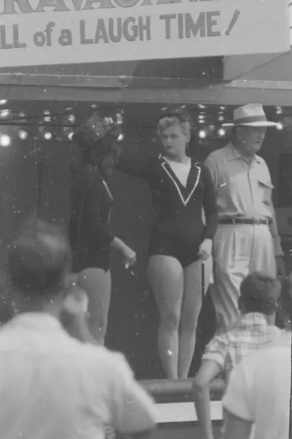 VTG 1950s 35MM NEGATIVE NY STATE FAIR SYRACUSE SHOWGIRLS BLONDE BRUNETTE 776-27