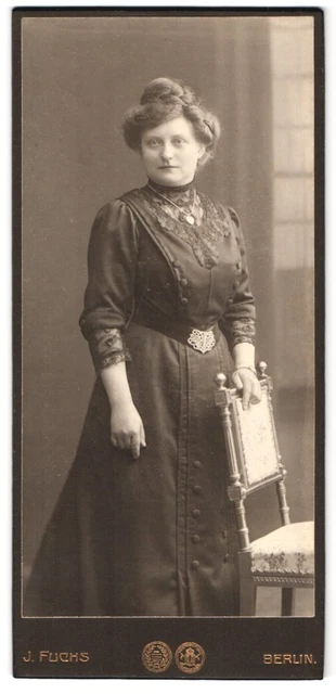 Fotografie J. Fuchs, Berlin-Schöneberg, Friedrichstrasse 108, Portrait junge Da
