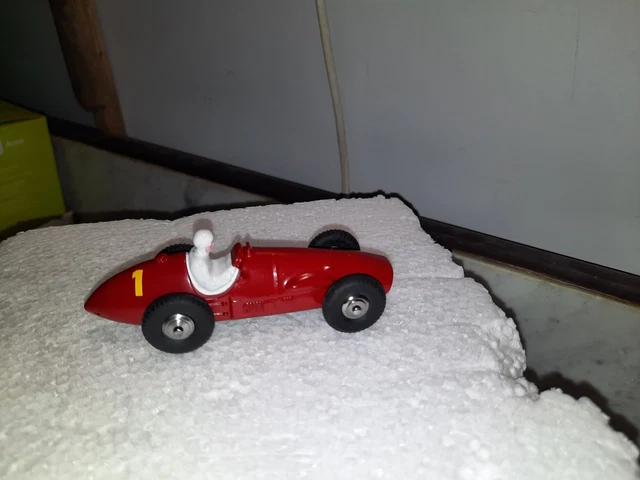 Dinky Toys Ferrari 23J - Rouge, 1/43, Collection France, Métal