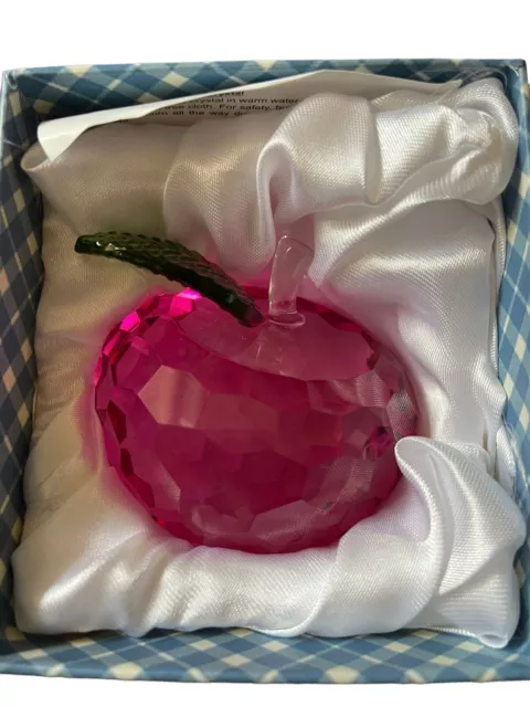 Figura de cristal manzana pisapapeles rosa con hoja verde en caja de regalo