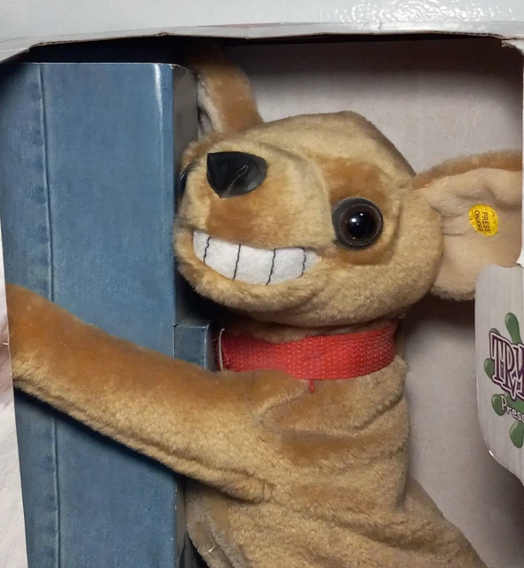 NIB VINTAGE GEMMY 2004 Humphrey the Humping Dog Chihuahua Animated Gag