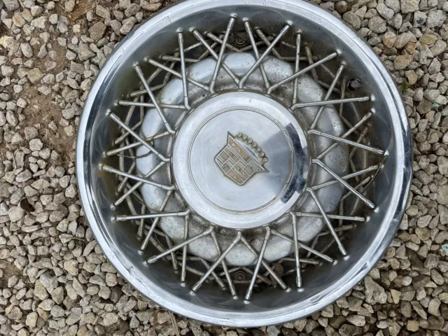 Vintage 1970’s-80’s Cadillac 1Wire Spoke Hubcap Vintage 1970’s-80’s Cadillac 1Wire Spoke Hubcap