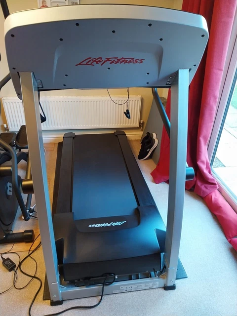LIFE FITNESS F1 Smart Folding Treadmill 800.00 PicClick UK