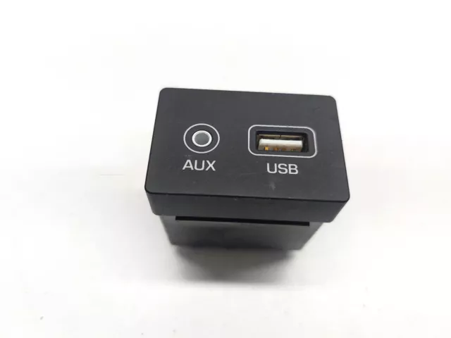 Hyundai I20 Mk2 2017 Aux In Usb Port Socket Connection 96120-C7500