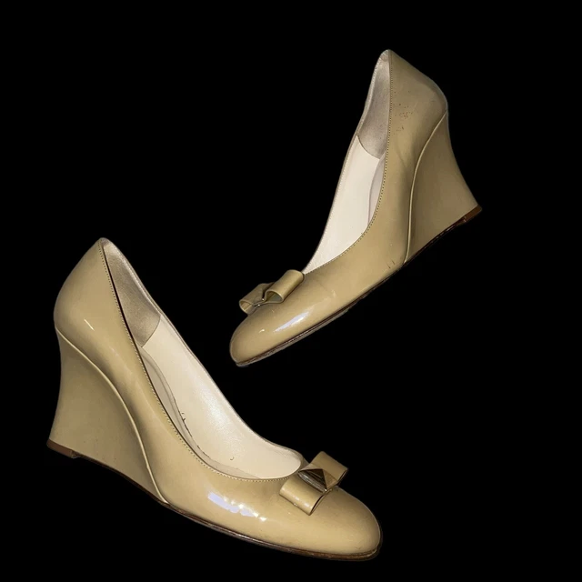 Kate Spade New York 8 Camel Patent Leather Wedge Heels with Bow Accent Kate Spade New York 8 Camel Patent Leather Wedge Heels with Bow Accent