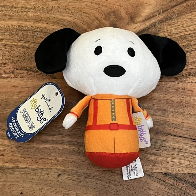 Hallmark store snoopy astronaut