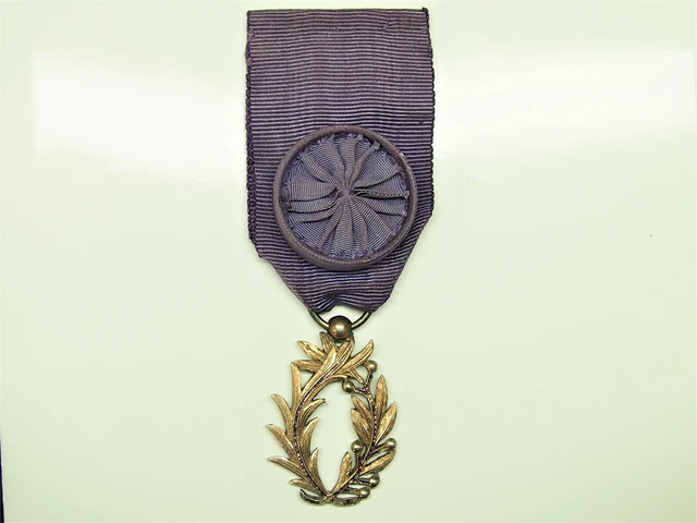 MEDAILLE DECORATION PALME ACADEMIQUE en ARGENT VERMEIL