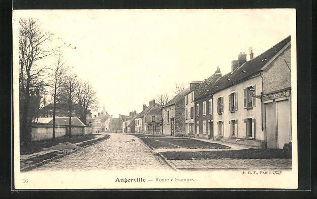 CPA Angerville, Route d´Etampes 1904