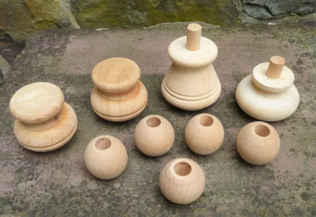 Möbelfüße Konvolut, 4x einzelner Fuß, 5x Holzkugel