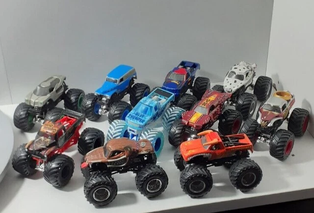 Hot Wheels Monster Trucks Ultimate Chaos! Diecast Car 12-Pack