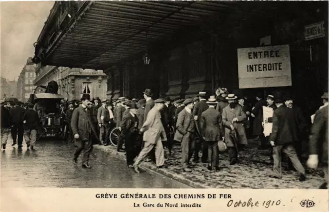 CPA AK PARIS General Strike of the Chemins de Fer Gare du Nord prohibited (700434)