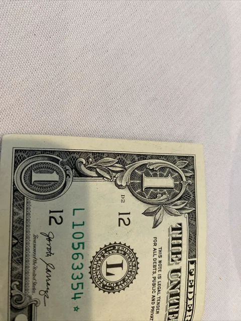 One Dollar star note. Collectible *** 8
